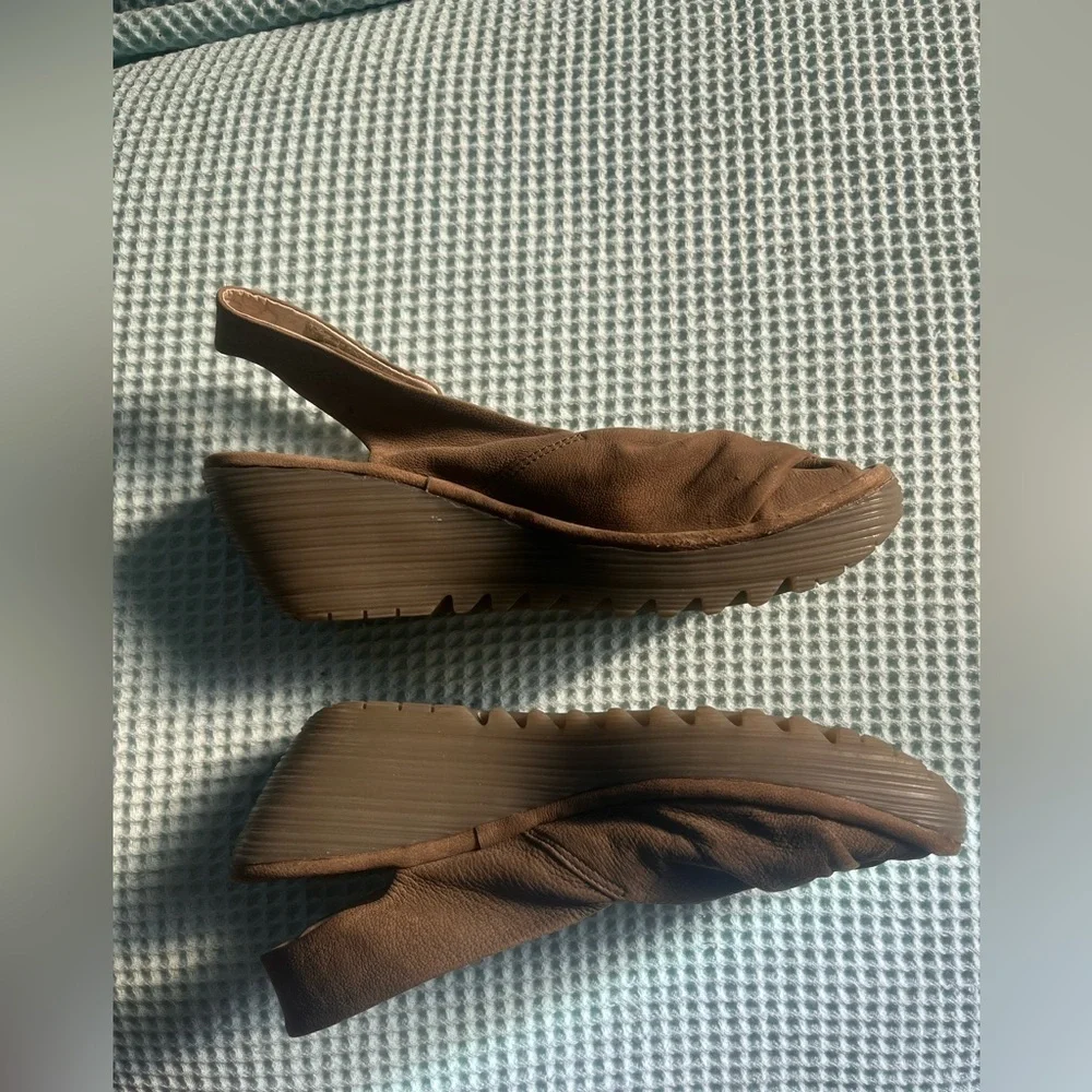 Fly London Taupe Nubuck Suede Twist Strap Wedge Sandals Size 41